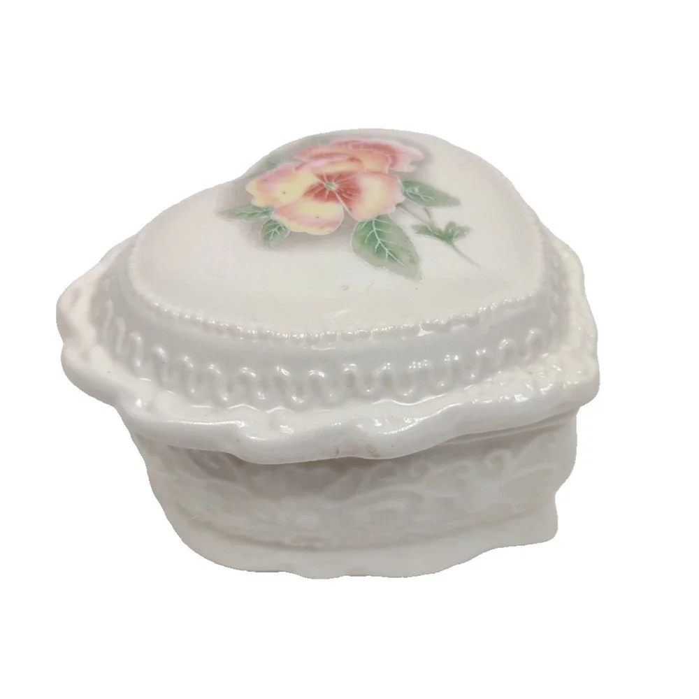 Vintage White Porcelain Heart Shaped Trinket Box Flower Romantic Bow Laced Lid